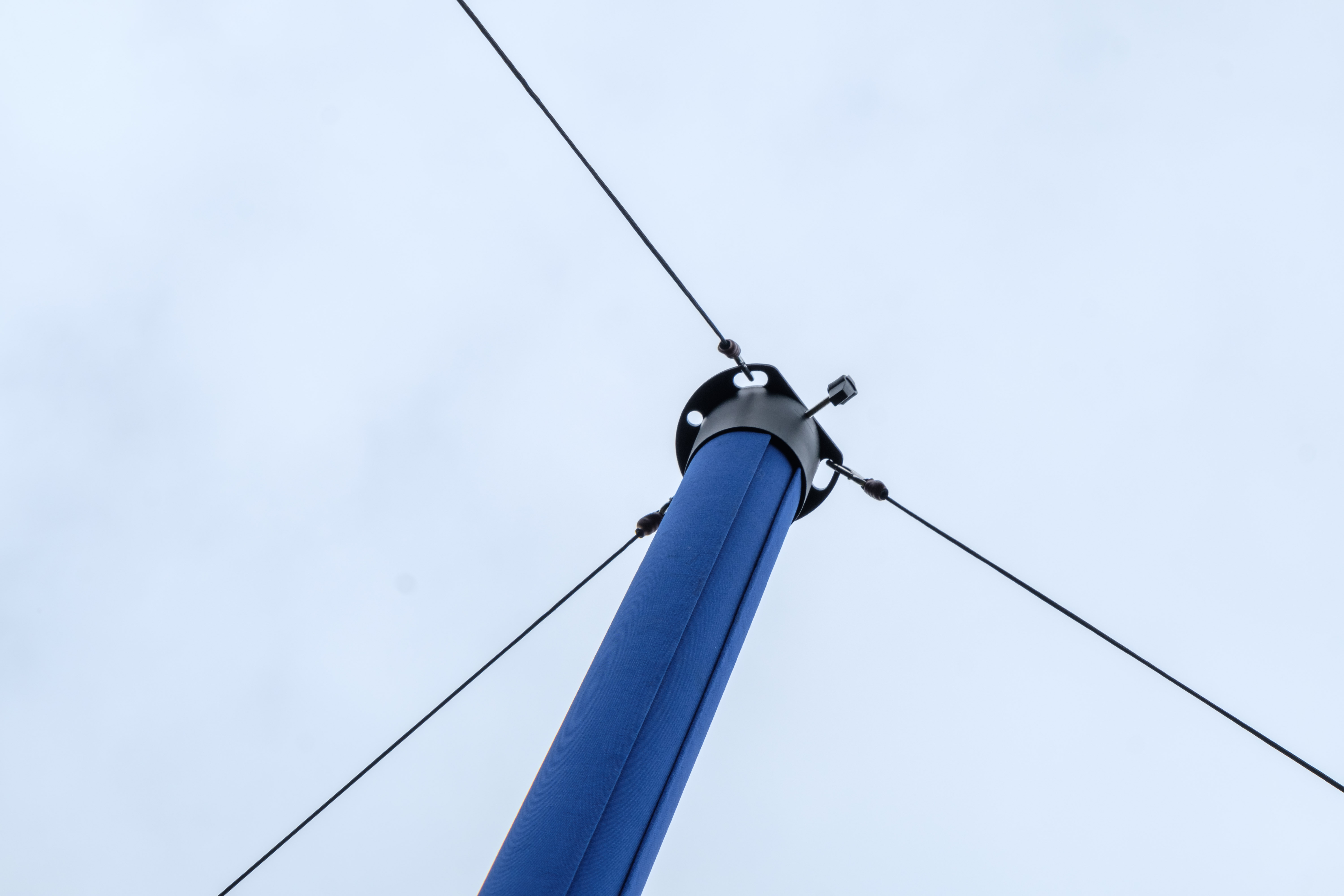System 75 double tube mast close-up showing top cap with guy ropes