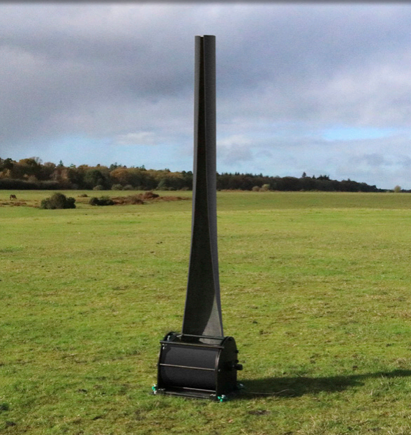 Deployed mast on Rolacage in field